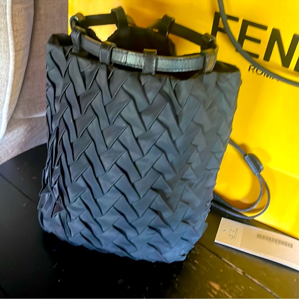 ❤️FENDI- black nylon canvas Intrecciato sling bag - Picture 3 of 7
